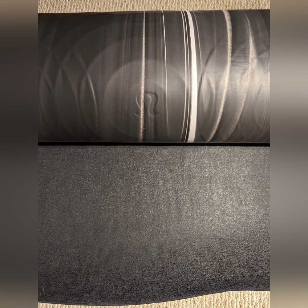 Lululemon Take Form Yoga Mat 5mm - Black White Marble